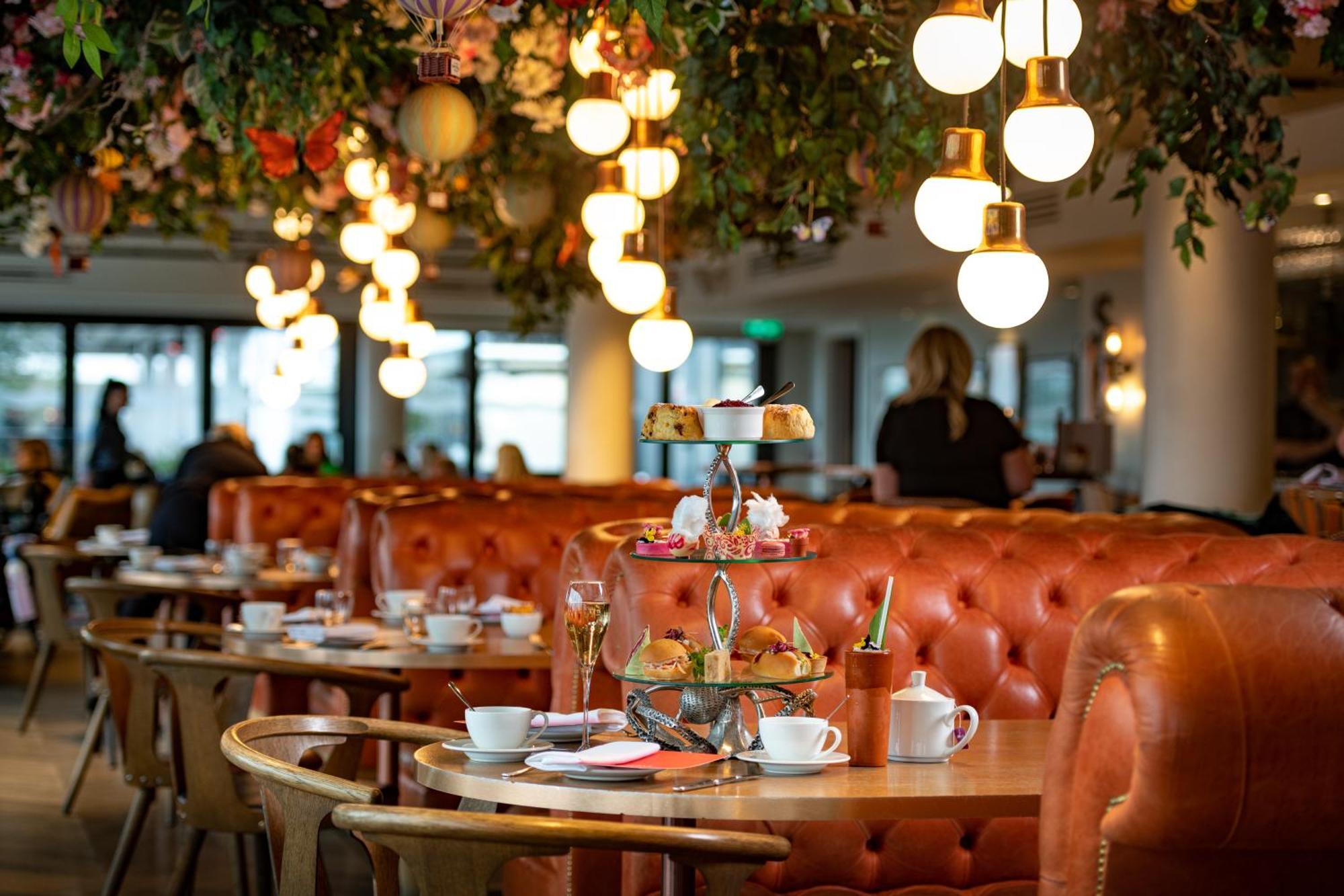 Harbour Hotel & Spa Southampton Bagian luar foto Afternoon tea at the London Hilton on Park
