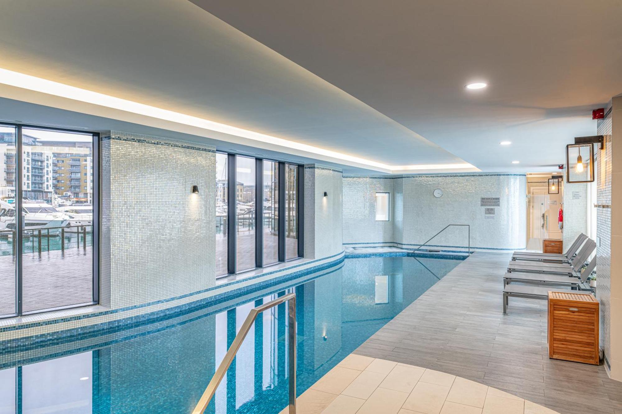 Harbour Hotel & Spa Southampton Bagian luar foto The pool at the hotel