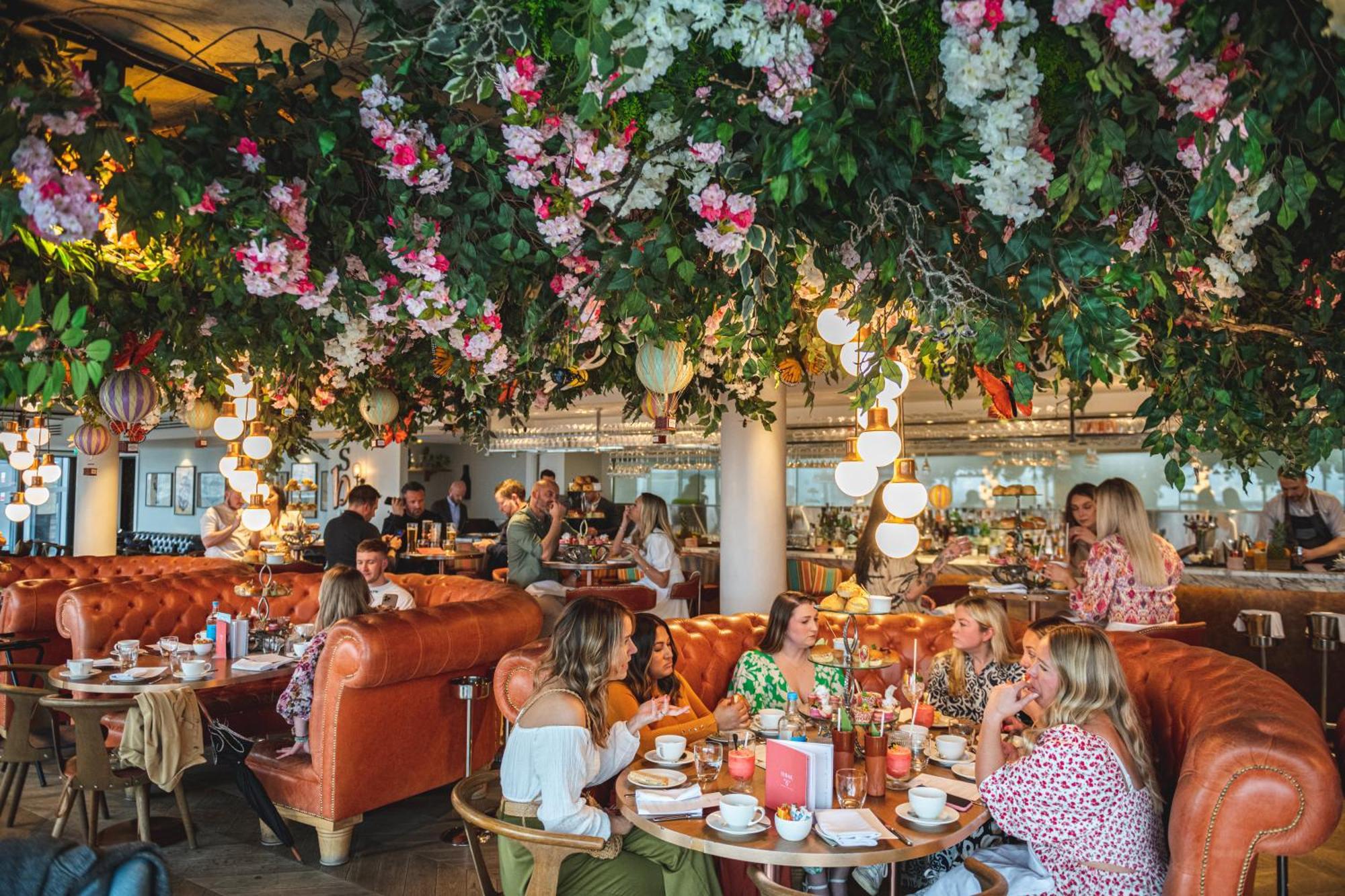 Harbour Hotel & Spa Southampton Bagian luar foto Interior of Duck and Waffle