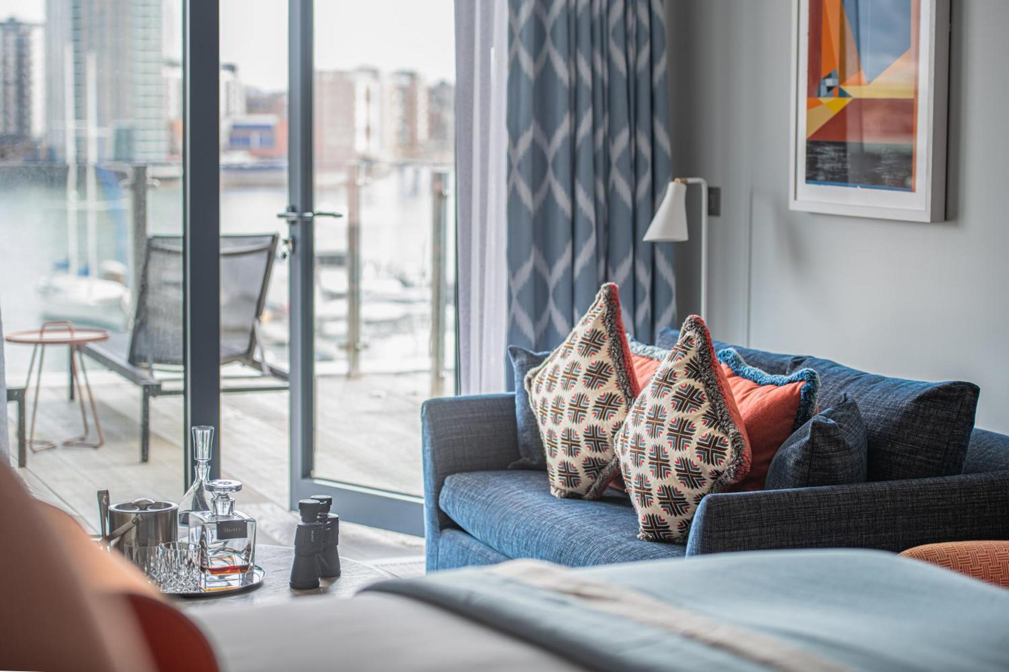 Harbour Hotel & Spa Southampton Bagian luar foto A guest room at the Hotel Commonwealth