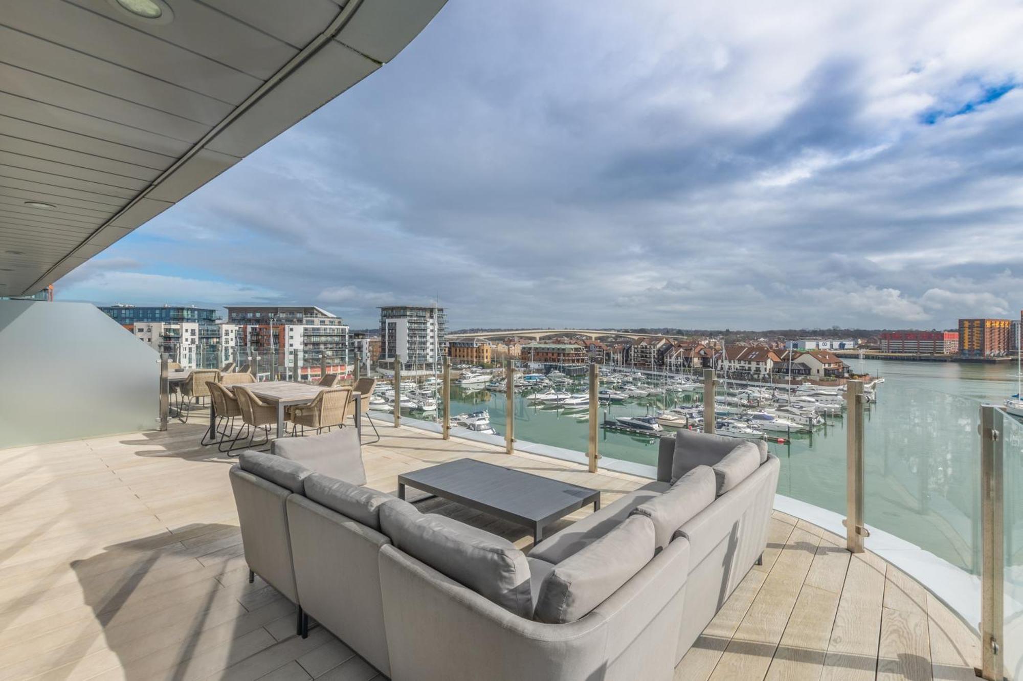 Harbour Hotel & Spa Southampton Ruang foto The Marina at Ocean Village