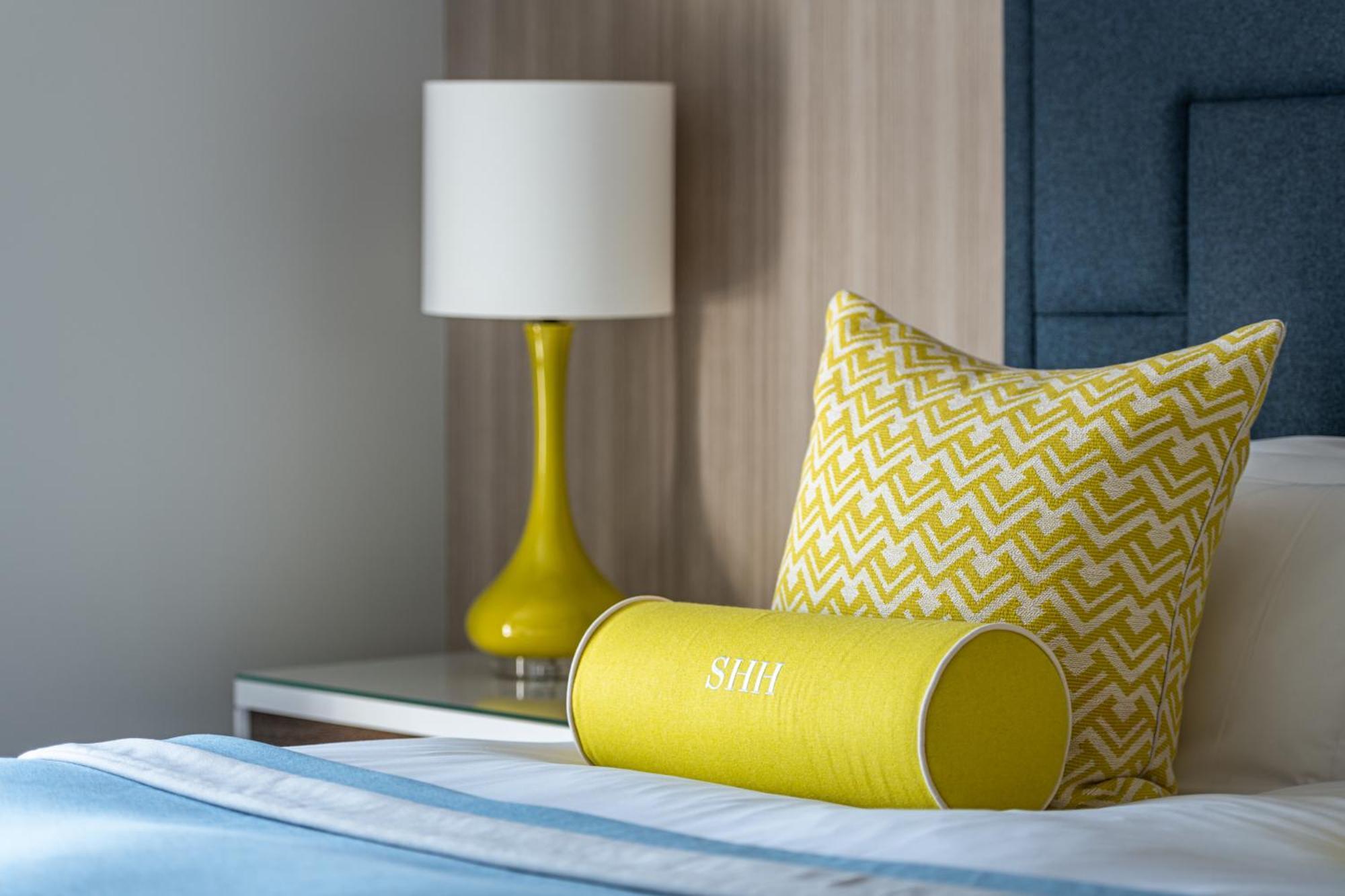 Harbour Hotel & Spa Southampton Bagian luar foto A bolster pillow