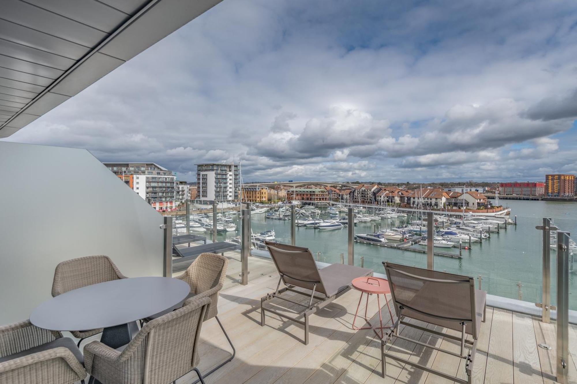 Harbour Hotel & Spa Southampton Bagian luar foto View from the roof terrace