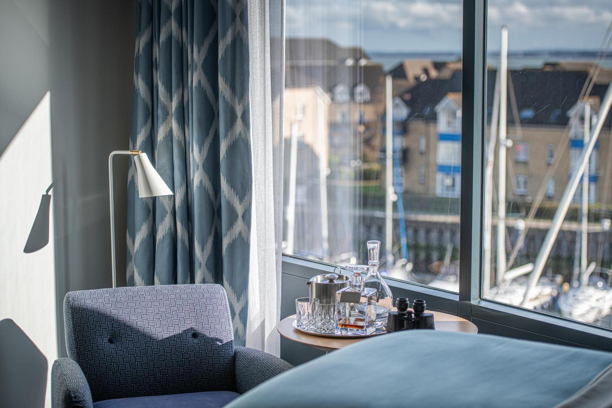 Harbour Hotel & Spa Southampton Bagian luar foto A room at the hotel